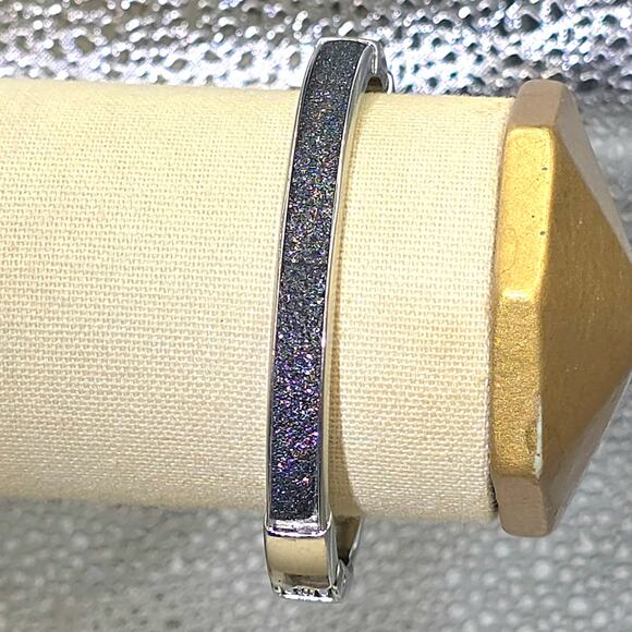 Vintage Silvertone Textured Black Glittery Sparkle Hinged Bangle Bracelet - Picture 5 of 5